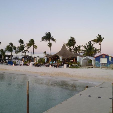 Flamboyant Garden Villas Oranjestad Exterior photo